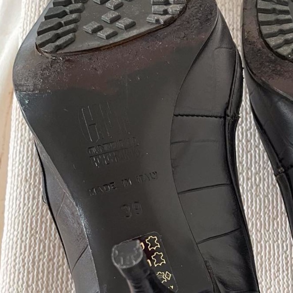 GIANFRANCO FERRE SIZE 39 SNAKE HEELS - Picture 7 of 7